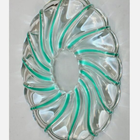 Mikasa Glass Candy Dish Bowl Oval Christmas Candy Green Swirl 9 1/4" x 6 1/2" - Picture 5 of 7